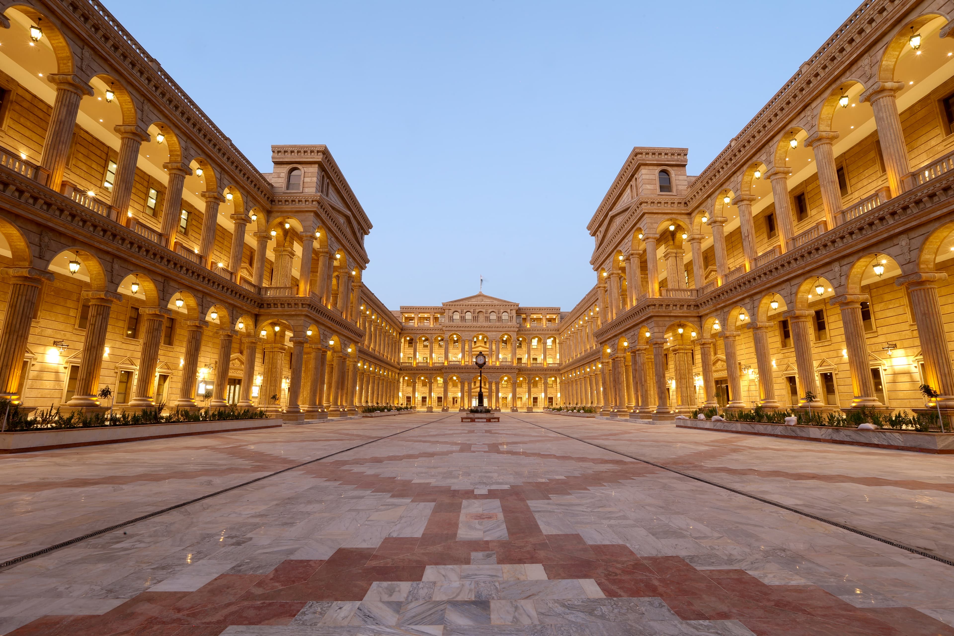 جامعة المعقل الطبية 